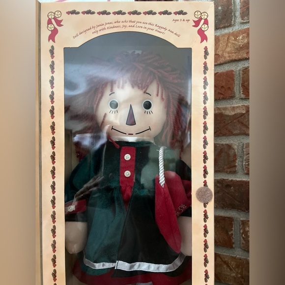 Raggedy Ann Special Edition
Collector Holiday Keepsake Doll - Picture 6 of 6